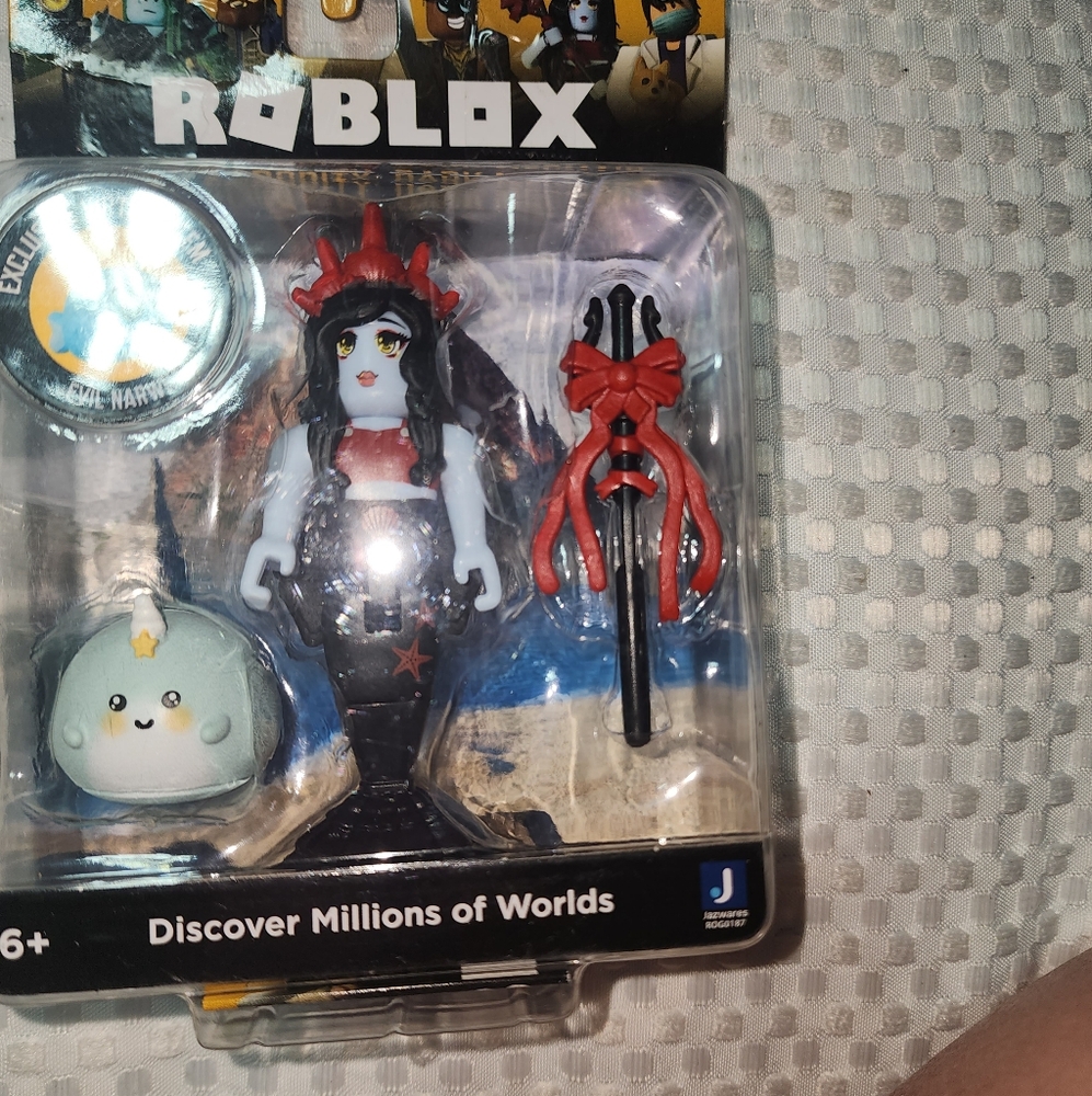 ROBLOX NEW IN BOX  SOROITY DARK MERMAID FIGURINE - Picture 2 of 3